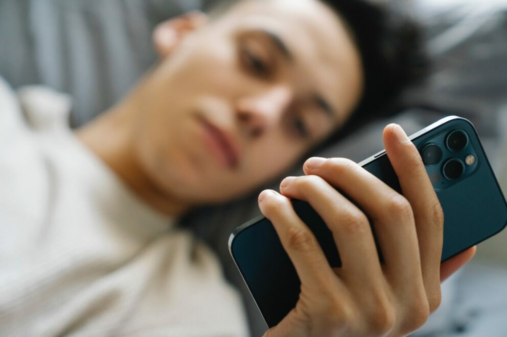 10 minuti di telefono sono in grado di spostare per 5 ore l'equilibrio del sonno.